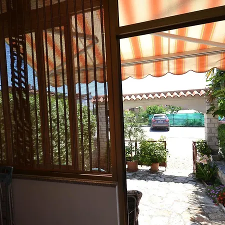 Daire Vinka 2 Mit Terrasse By Interhome *